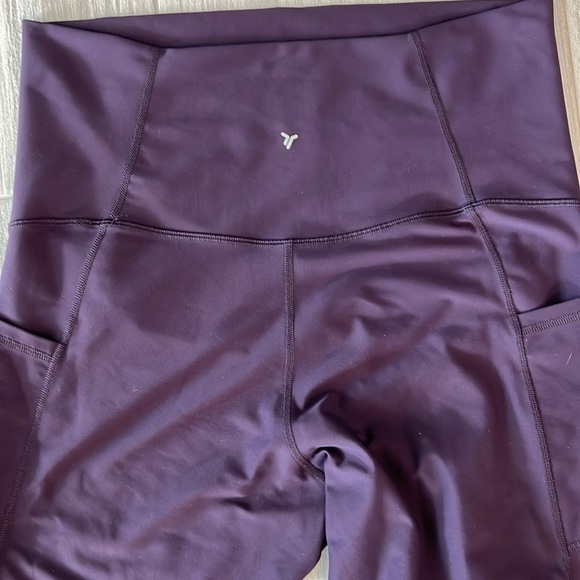 Purple Old Navy Powersoft Maternity 7/8 leggings Large stretchy pregnancy band - Picture 7 of 8